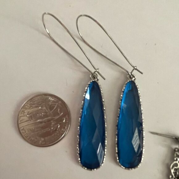 Bundle of Three Pairs of Dangly Earrings - Picture 3 of 5